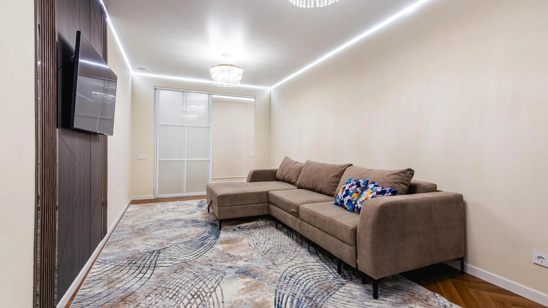 3-Комнатная Квартира Акварель Almaty Apartment